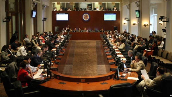 Esta sesión se realizará por petición de las misiones permanentes de Argentina, México, Perú y Estados Unidos y se llevará a cabo en el Salón Simón Bolívar de la OEA