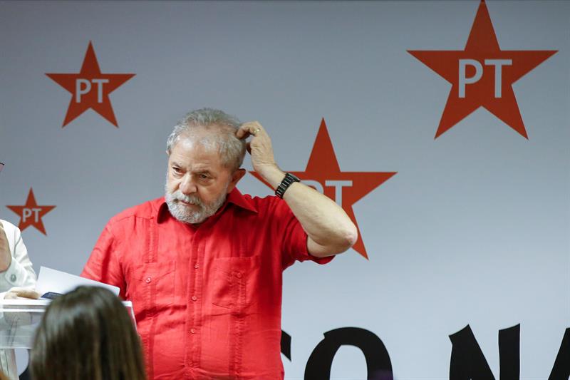 Ordenan a Lula devolver 26 regalos que recibió como jefe de Estado
