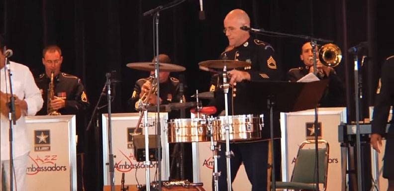 Video de los embajadores del Jazz de la Banda del Ejército estadounidense interpretaron "Caballo Viejo" se hizo viral el fin de semana/ Foto: Captura