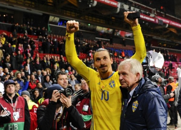 El delantero del PSG fue protagonista este martes con los dos goles del empate en Copenhague que manda a Suecia a la Eurocopa de Francia