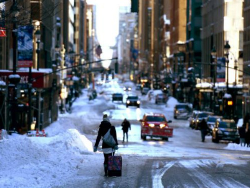 La ventisca fue la segunda más grande que haya azotado a la ciudad de Nueva York en su historia y dejó 68 centímetros de nieve hasta la medianoche del sábado