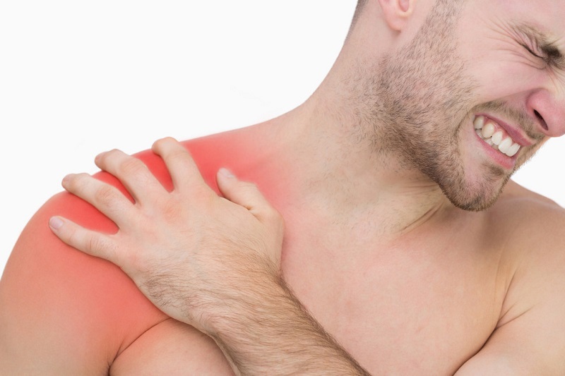 Otra de las patologías del dolor de hombro es la bursitis que es un padecimiento común que causa hinchazón alrededor de los músculos y los huesos, y se manifiesta cuando la bursa se inflama.