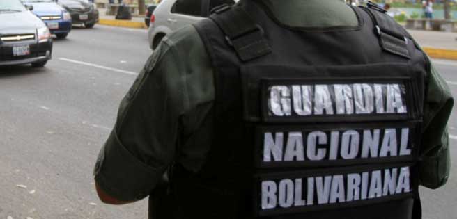 Alrededor de 20 motorizados intentaron apoderarse del parque de armas de la Guardia Nacional Bolivariana (GNB) en Caricuao.