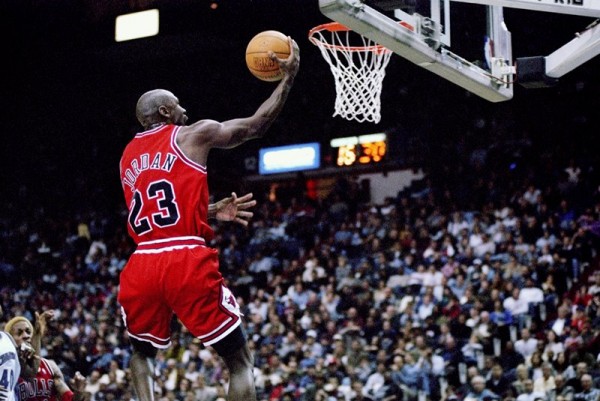 29 Nov 1997: Guard Michael Jordan of the Chicago Bulls jumps to the basket during a game against the Washington Wizards at the US Airways Arena in Landover, Maryland. The Bulls won the game 88-83. Mandatory Credit: Doug Pensinger /Allsport