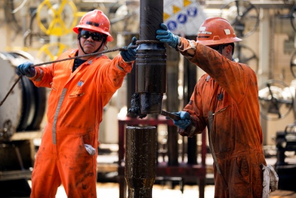 Workers change a drill pipe on the drilling process on a Petroleos Mexicanos, Pemex, Laurus, part of the the Ku-Maloob-Zaap of sea platform complex in Ciudad del Carmen at the southwest of Campeche state, Mexico, on Friday, Aug.1st, 2014. Photographer: Susana Gonzalez/Bloomberg