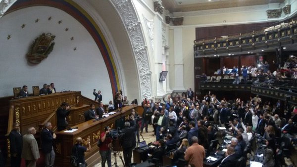 El jefe de la bancada de la Unidad en la Asamblea Nacional (AN), Julio Borges, informó que la propuesta será discutida en la sesión ordinaria de este martes