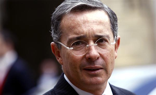 Uribe dijo que la iniciativa pretende manifestar el rechazo al plebiscito con el que el Gobierno colombiano buscará refrendar el acuerdo de paz con las FARC