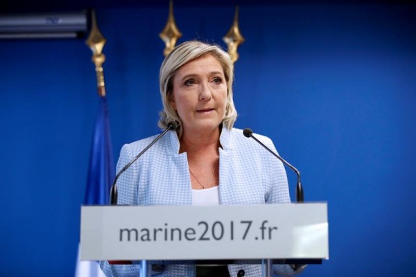  La líder ultraderechista francesa Marine Le Pen comparece ante la prensa para hablar de los resultados de las elecciones presidenciales estadounidenses en el Palacio del Elíseo en Nanterre, cerca de París/ Foto: EFE