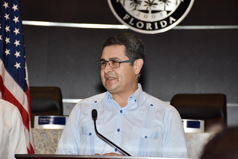 Hernández, quien recibió hoy las llaves de la ciudad de Doral, aledaña a Miami (EE.UU.), expresó la importancia de poner en marcha el Plan Alianza para la Prosperidad del Triángulo Norte de Centroamérica para solventar la crisis migratoria de menores