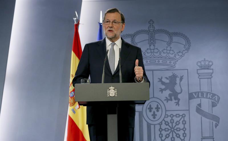 Rajoy explicó que el diálogo tiene líneas rojas, siendo manifestadas por la ministra Báñez, quien dijo que España tiene que cumplir con la senda de déficit comprometido con la CE/ Foto: EFE