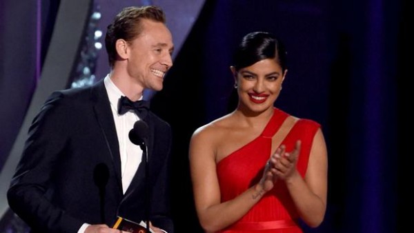 Tom Hiddleston y Priyanka Chopra en los Premios Emmy/ Foto: ABC