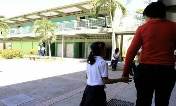 Tres estudiantes lesionadas al caer techo de Liceo en Guanta - Analítica.com