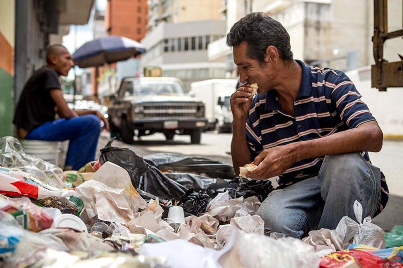 venezolanos-comen-basura-desperdicios-basurero-hambre-socialismo-3