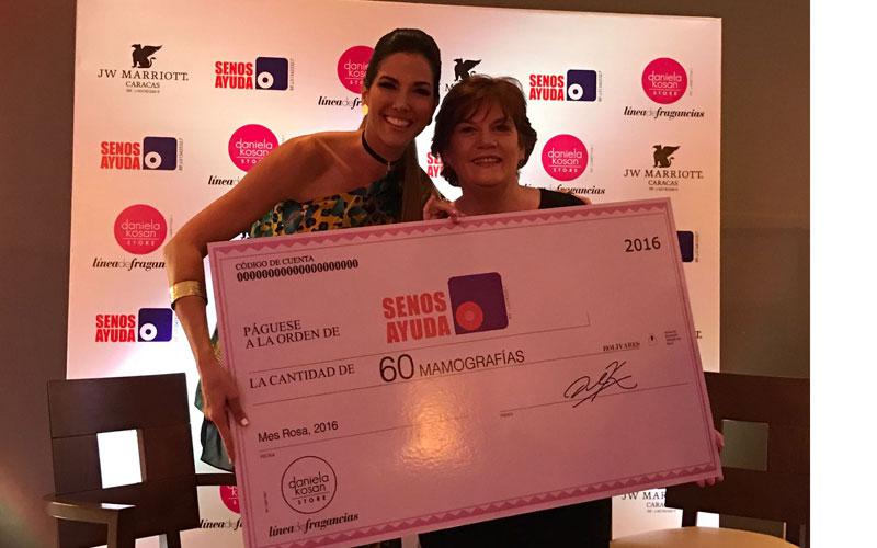 Daniela Kosan Store entrega donativo a la Fundación SENOSAYUDA