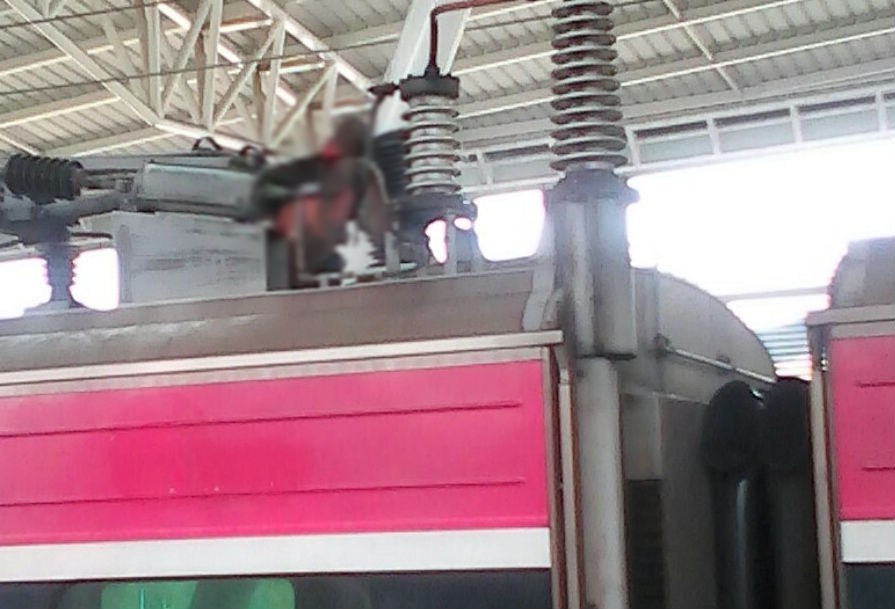 Hombre se electrocutó en el techo del ferrocarril de Charallave - Analítica.com