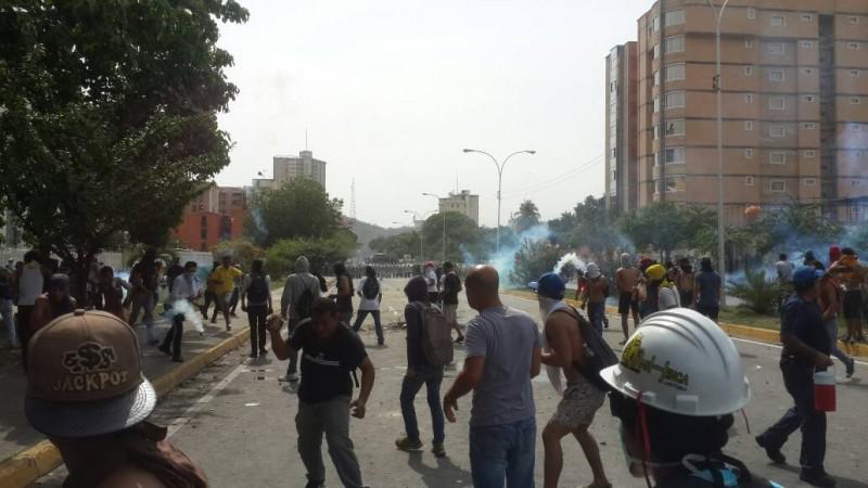 Reportan al menos 8 heridos durante enfrentamiento con GNB en ... - Analítica.com