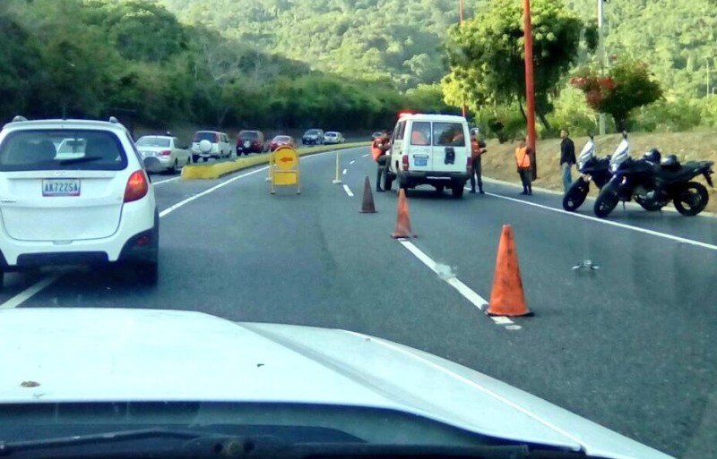 Reportan cierre de la autopista Caracas – La Guaira por parte de la ... - Analítica.com
