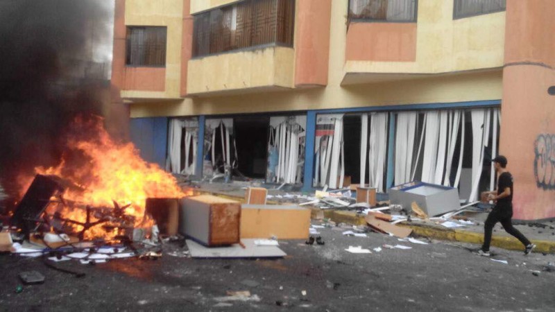 En Guanare saquearon sede de HidrosPotuguesa y comercios - Analítica.com