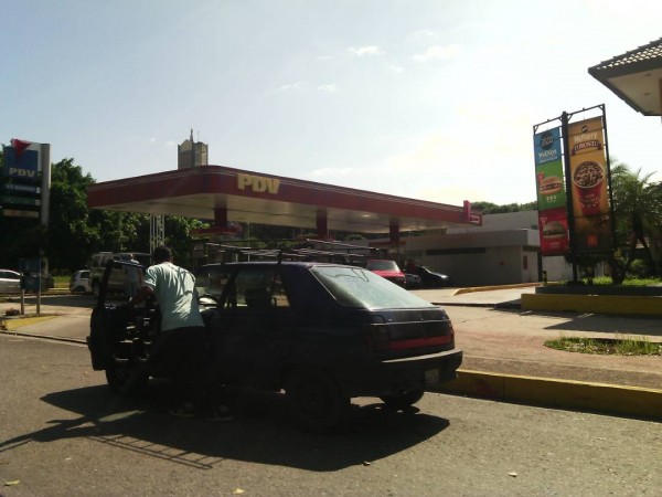 Gasolineras con colas en Carabobo/Foto: Cristhopher Borrero