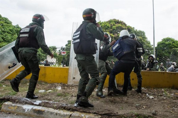 Funcionarios de la GNB agreden a corresponsales y periodistas en Venezuela 