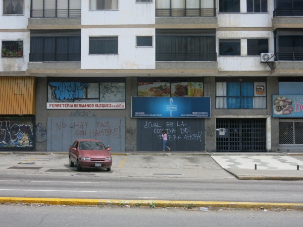 Establecimientos comerciales cerrados en el este de la ciudad capital/Foto: Jesús Abreu