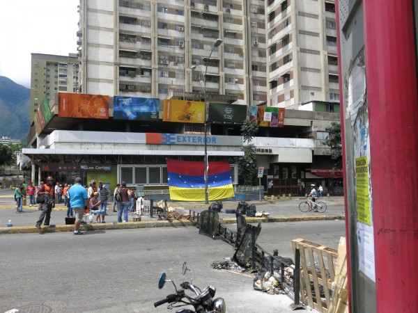 Tranca en la avenida principal de Los Ruices/Foto: Jesús Abreu