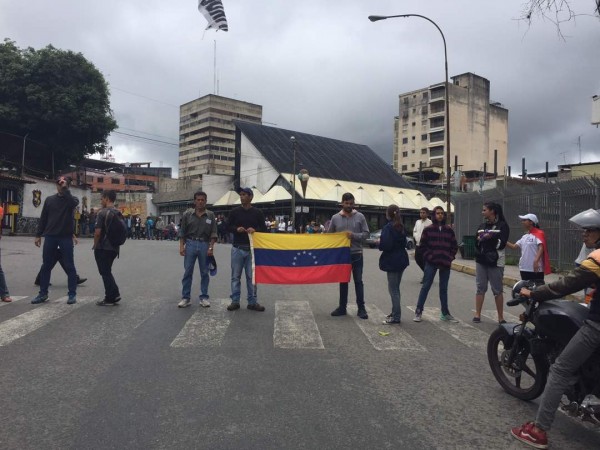 Tranca por Venezuela en tres municipios de Miranda
