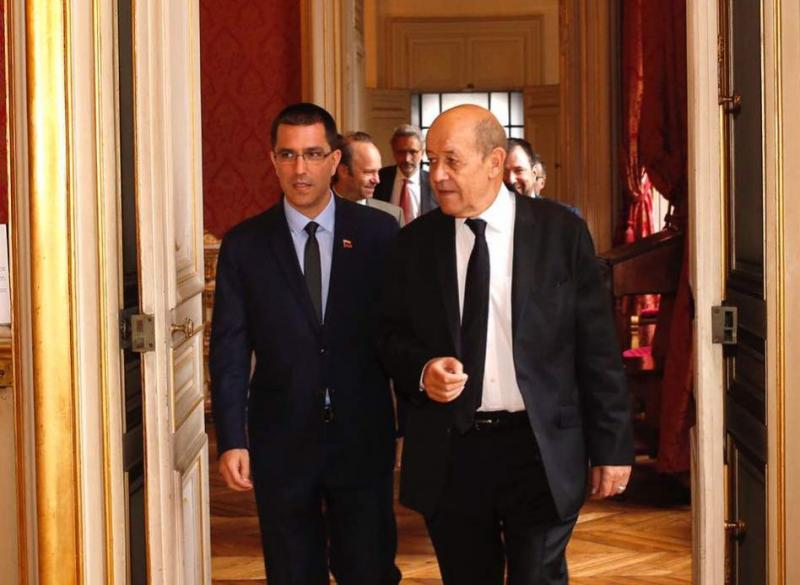 El ministro francés de Asuntos Exteriores, Jean-Yves Le Drian, se reunió en París con su homólogo venezolano, Jorge Arreaza, en una entrevista que no había sido previamente anunciada/ Foto: @jaarreaza