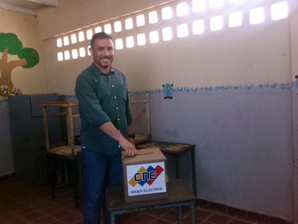 José Luis Marcano ejerció su derecho al voto