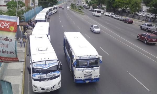 Unidades de transporte que cubre la ruta Caracas - La Guaira no cubren sus gastos