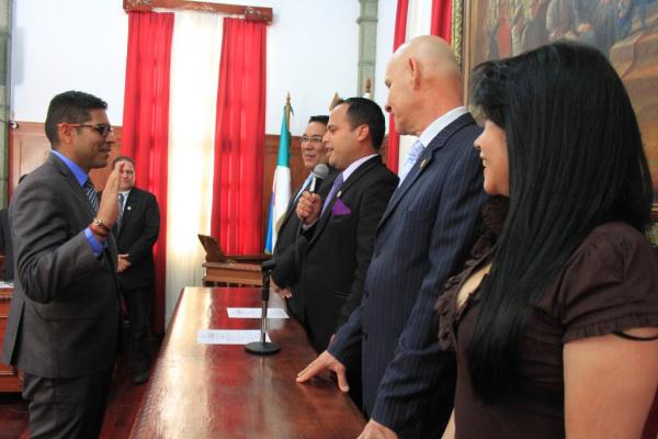 Héctor Azuaje fue ratificado como secretario del Concejo Municipal de Libertador