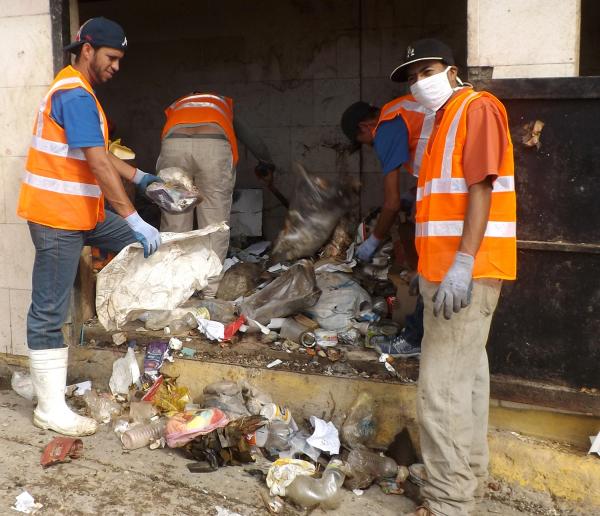 Continúa el retraso en la recolección de basura en los Altos Mirandinos 