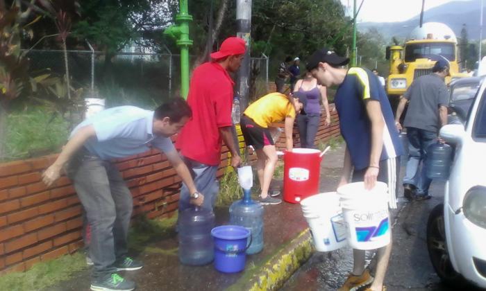 Sancristobalenses sufren falta de agua desde hace 48 horas