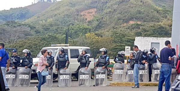 Cordón de la Guardia Nacional Bolivariana (GNB) se mantiene vigilando que la concentración no altere el orden público