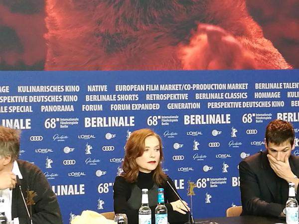 Robert Pattinson como Samuel Alabaster, Mia Wasikowska como Penélope en "Damsel" en la 68° Berlinale Foto: Martha Escalona Zerpa
