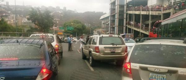 Las consecuencias de la tranca afectaron el tráfico por más de una hora / Foto: Danilo González Giral