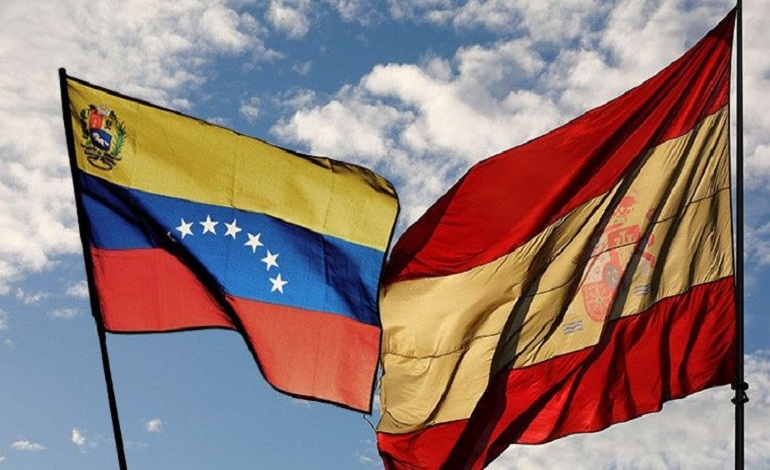 venezuela y españa exhiben sus banderas