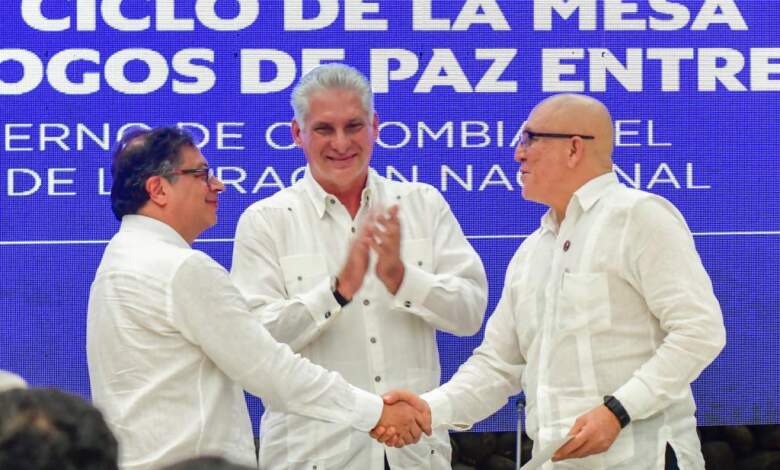 Colombia y el ELN oficializan el cese al fuego en La Habana