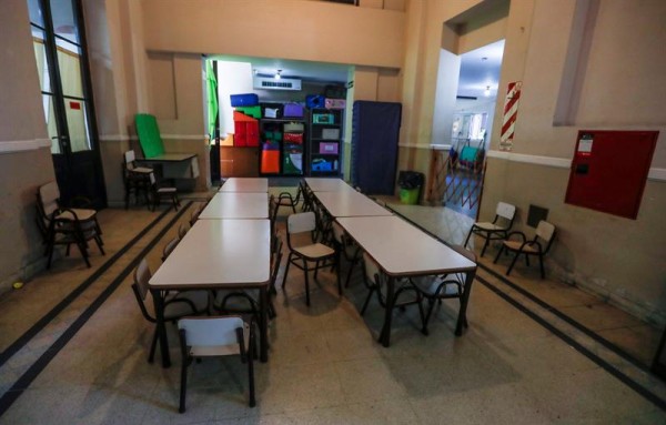 sta de un aula vacía al interior de una escuela hoy, lunes 6 de marzo de 2017, en el centro de Buenos Aires, Argentina/ Foto: EFE