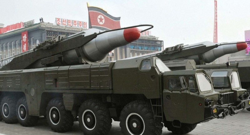 De acuerdo con un medio surcoreano, Corea del Norte parece haber trasladado un misil de alcance medio a su costa este, pero no hay señales de un lanzamiento inminente
