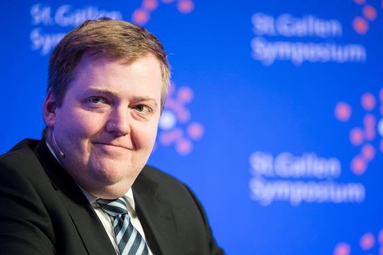 El primer ministro islandés, Sigmundur David Gunnlaugsson, anunció su dimisión dos días después de filtrarse los llamados "papeles de Panamá"