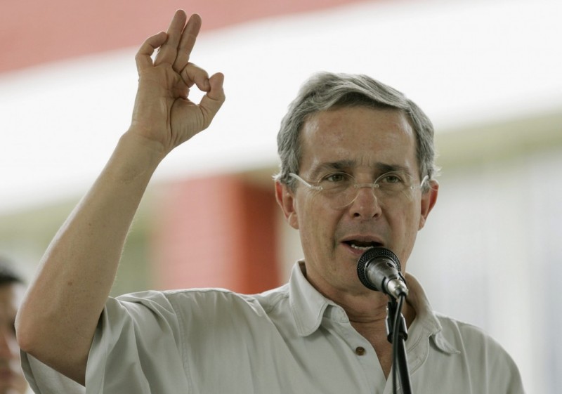 Según Uribe, el plebiscito es "ilegítimo" porque "con una sola pregunta prohíbe a los ciudadanos decir que quieren la paz, pero rechazan la impunidad"