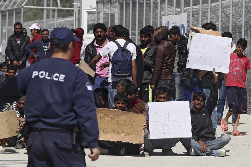 En Lesbos y Chios, principal punto de entrada en Europa de los migrantes en 2015, el proceso de expulsión se ha frenado por el aumento de demandas de asilo de los últimos días/ Foto: EFE