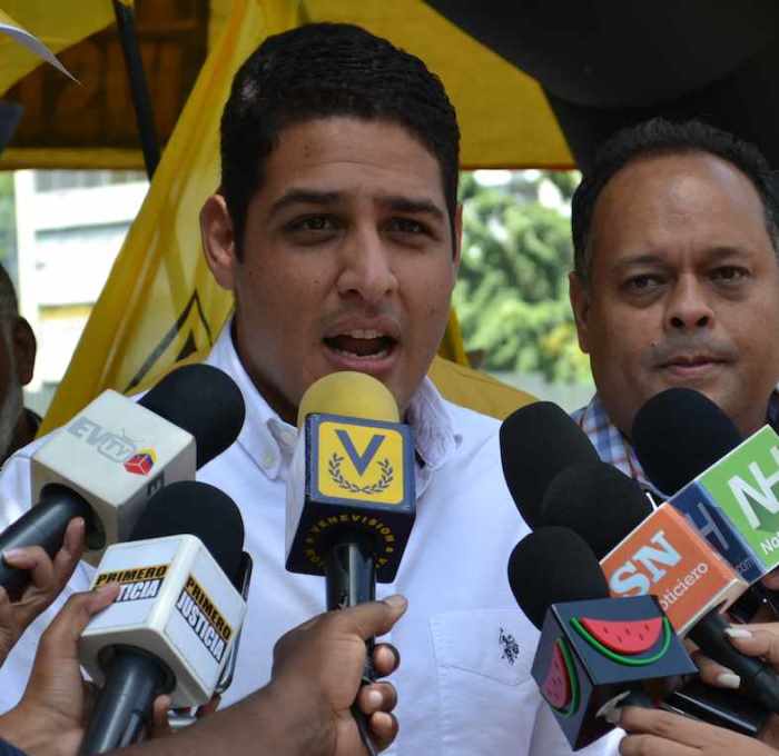Olivares exhortó a la Ministra de Salud, Luisana Melo, a visitar juntos cualquier hospital de Venezuela para que vea la realidad de los nosocomios en el país