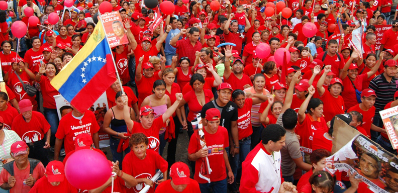 La concentración es organizada por diversas agrupaciones de trabajadores petroleros, quienes tienen previsto entregar un documento en respaldo del CNE