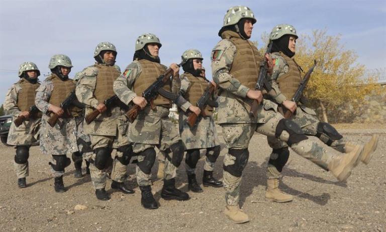 EEUU y Afganistán revisarán el plan de retiro de los soldados norteamericanos