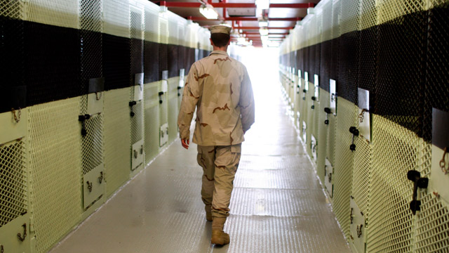 Jefe del Pentágono trabaja en plan para cerrar Guantánamo
