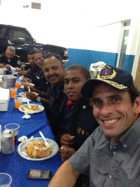 capriles en los bomberos