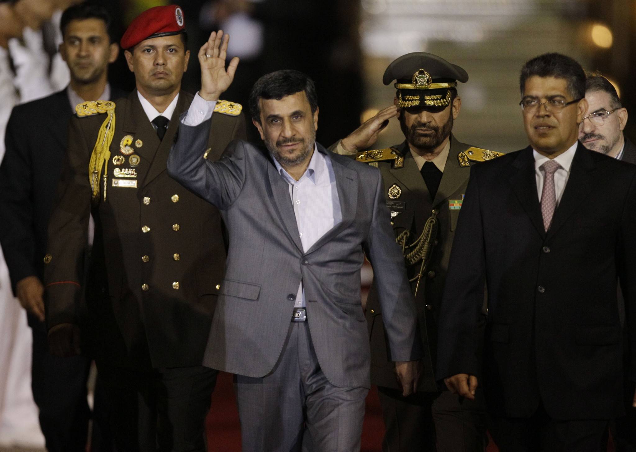 Mahmoud Ahmadinejad, expresidente de Irán, junto a Elias Jaua