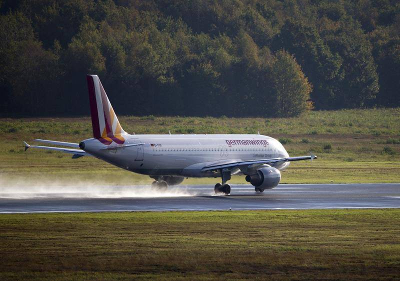 El presidente de Lufthansa, Carsten Spohr, indicó hoy que "se necesitará tiempo" para conocer lo que pasó con el vuelo de Germanwings que se estrelló en los Alpes franceses